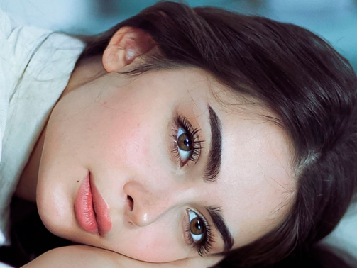 Tendencias en cejas y pestañas: lo que más se lleva este año