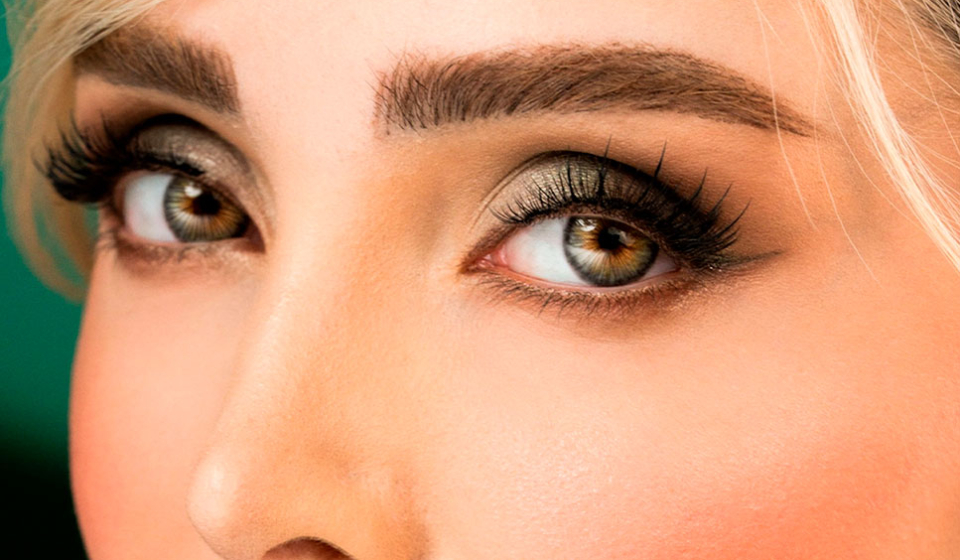 Errores Comunes al Cuidar Cejas y Pestañas (Y Cómo Evitarlos)